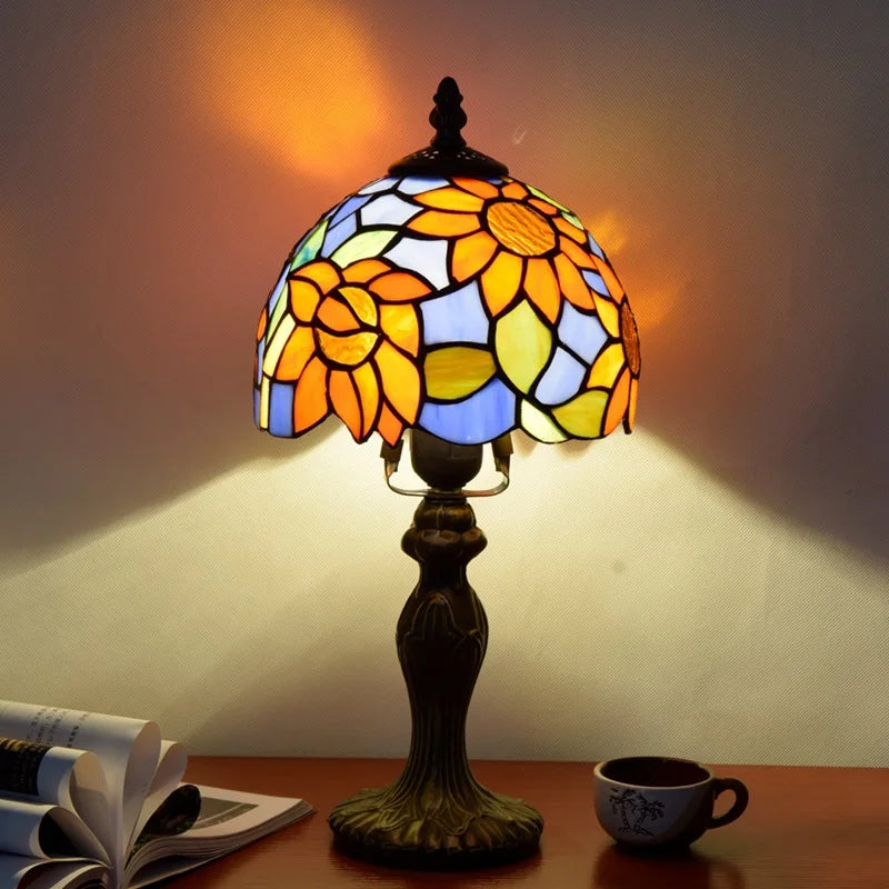 European Style Table Lamp Stained Glass Reading Light Small Room Decorate Lamp for Home Living Room Nightstand Bedroom Office