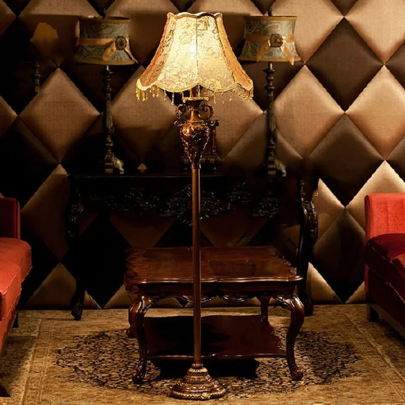 Resin Vintage Floor Lamp Classical Pastoral Foot Switch Living Room Lamp Home Daily Lustre Fixtures with Lampshade